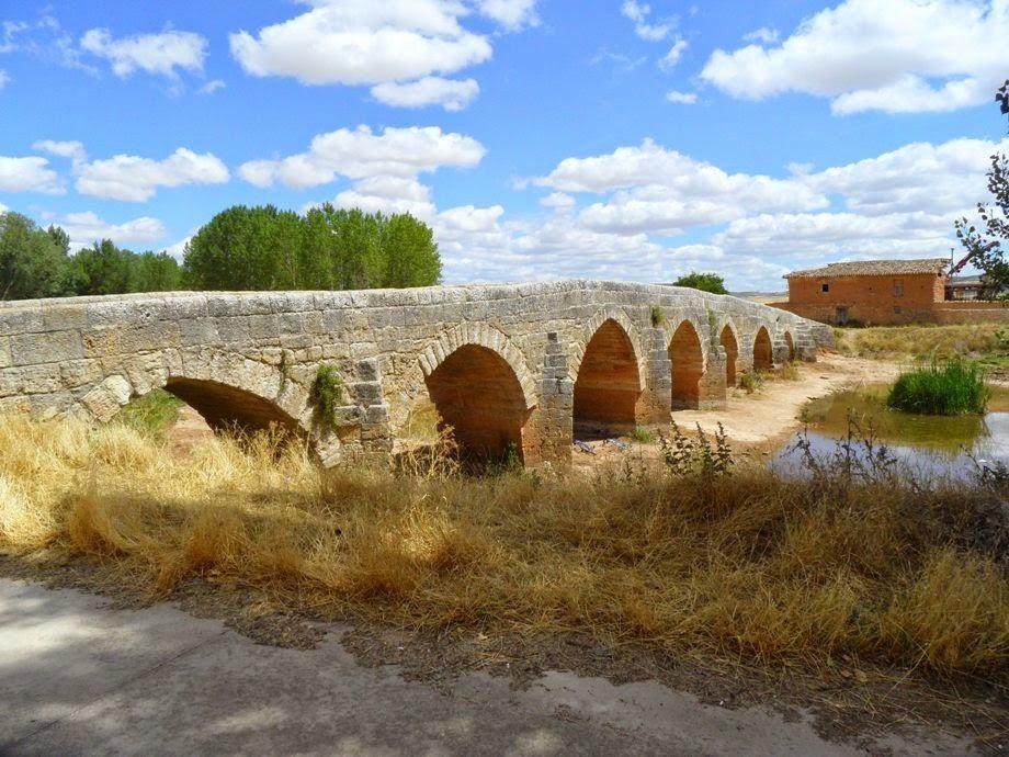 Puente y arco románico